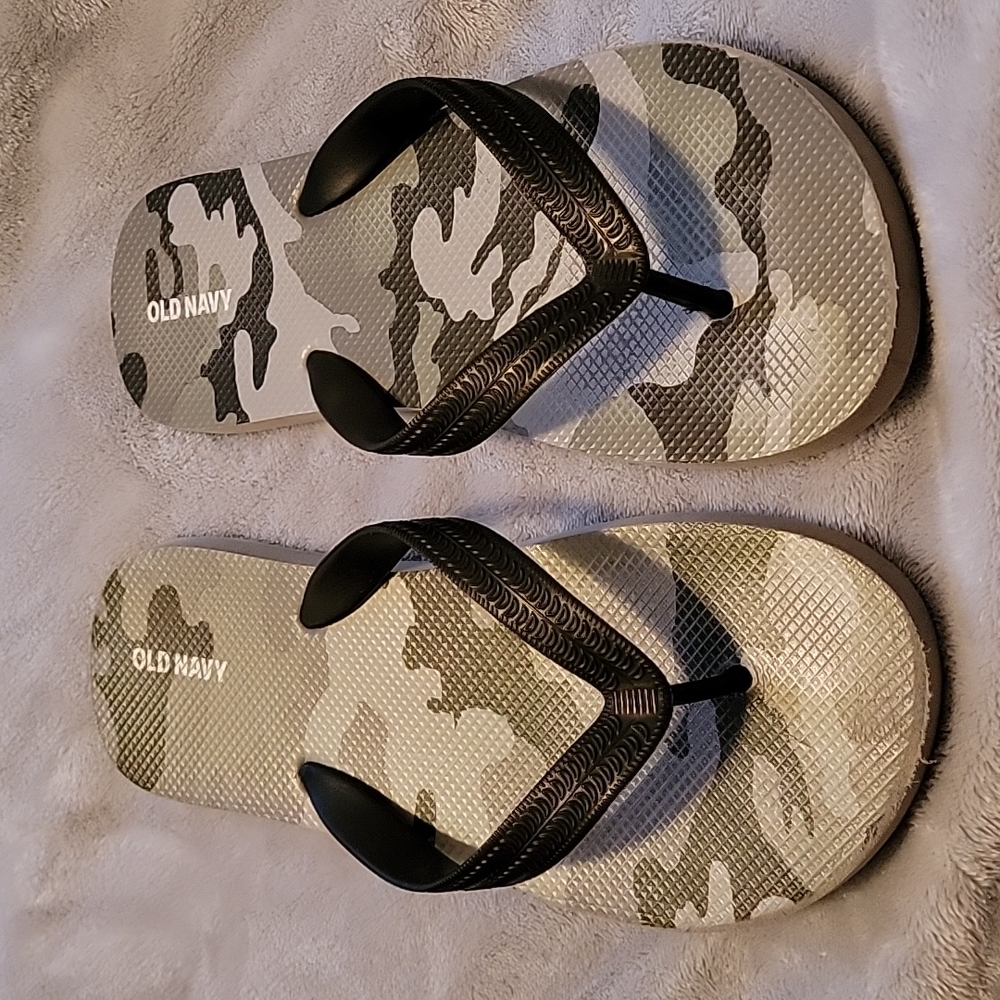 OLD NAVY Gray Camo Flip Flop Sandals - Size L